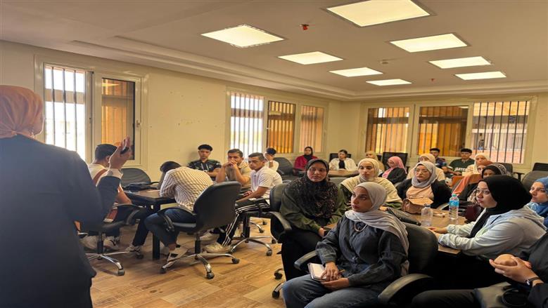 خلال فعاليات تدريب الطلاب بجامعة مطروح علي الذكاء الاصطناعي وريادة الأعمال والابتكار