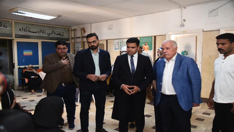 نائب محافظ مطروح يتابع فعاليات القافلة الطبية لطب وجراحة العيون في مستشفى مطروح العام