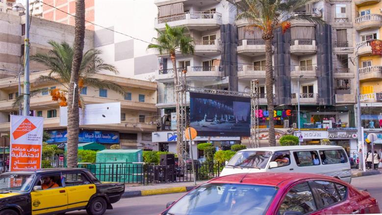 شاشات العرض في شوارع الإسكندرية