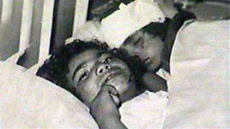 الأطفال بعد إصابتهم في المجزرة آنذاك