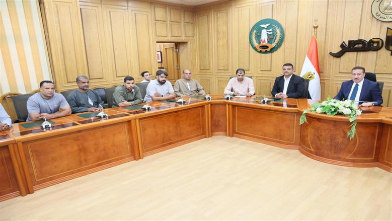 محافظ المنوفية يلتقي بالأسر المتضررة