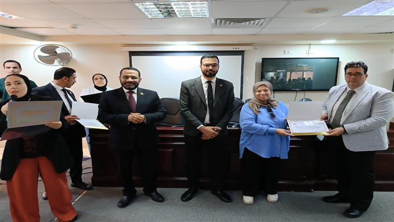 مساعد وزير الصحة خلال لقائه مع قيادات صحة مطروح والمستشفيات والإدارات الصحية 