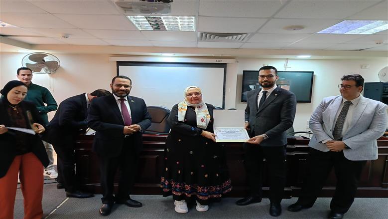 مساعد وزير الصحة خلال لقائه مع قيادات صحة مطروح والمستشفيات والإدارات الصحية 