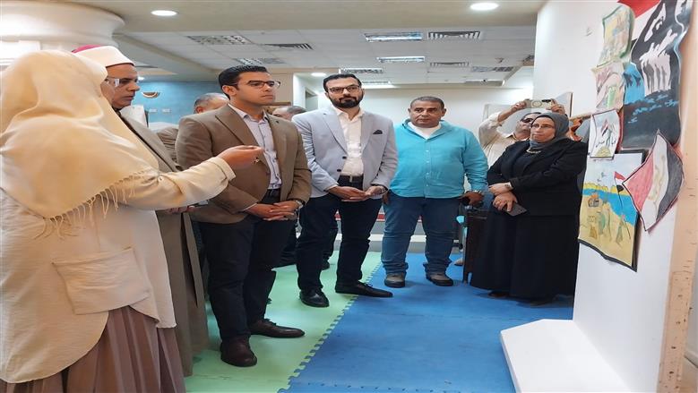خلال فعاليات معرض الأزهر بمطروح بمكتبه مصر عن لوحات تجسد انتصارات حرب أكتوبر