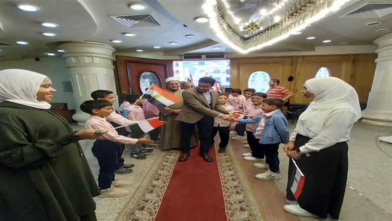 خلال فعاليات معرض الأزهر بمطروح بمكتبه مصر عن لوحات تجسد انتصارات حرب أكتوبر