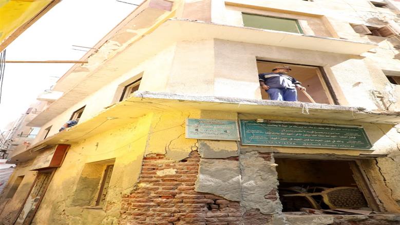 محافظ الشرقية يتابع تنفيذ قرارات إزالة المباني الآيلة للسقوط بالزقازيق