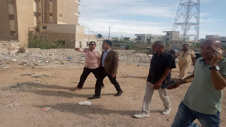 خلال حملة مكبرة للنظافة بمدينة مرسى مطروح يقودها نائب المحافظ