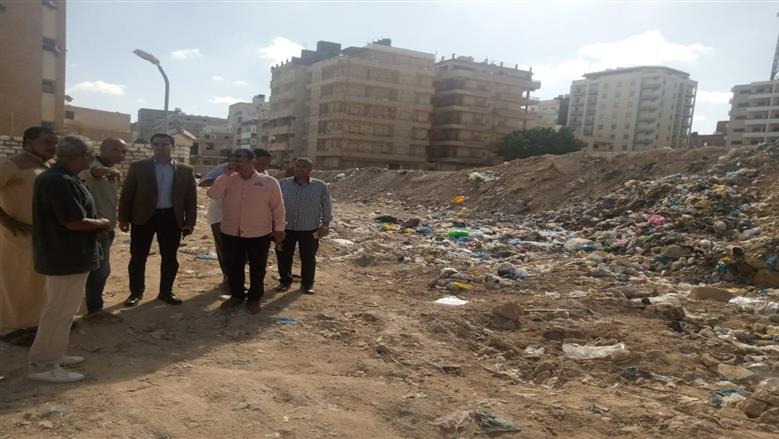 خلال حملة مكبرة للنظافة بمدينة مرسى مطروح يقودها نائب المحافظ