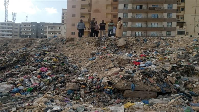 خلال حملة مكبرة للنظافة بمدينة مرسى مطروح يقودها نائب المحافظ