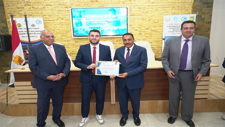 محافظ مطروح يشهد توقيع بروتوكول تعاون بين جامعة مطروح ومركز بحوث الصحراء في التنمية والابحاث