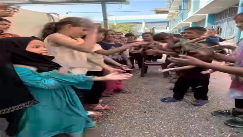 أطفال فلسطينيون يرقصون الدبكة.. «غزة اليوم في عيد» بعد اتفاق وقف إطلاق النار