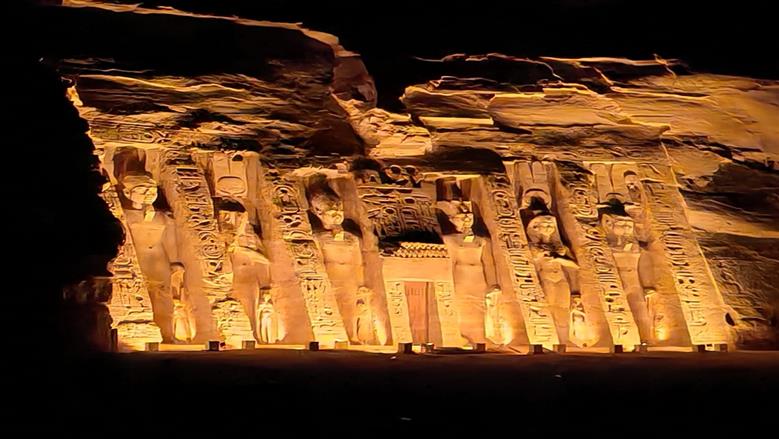الآثار بأسوان