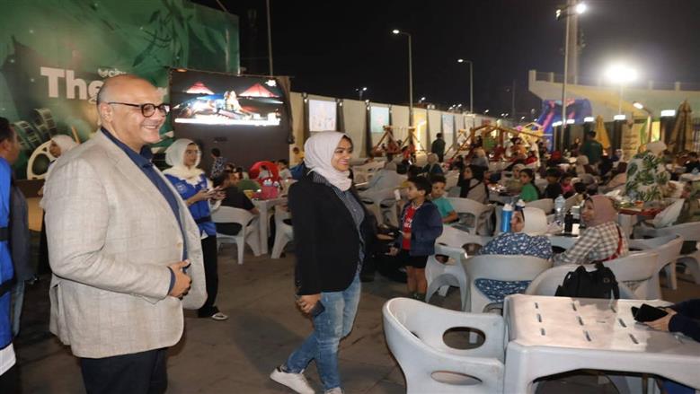 عريس وعروسه في افتتاح المتحف المصري الكبير بالقليوبية 