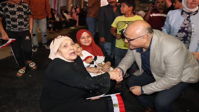 عريس وعروسه في افتتاح المتحف المصري الكبير بالقليوبية 
