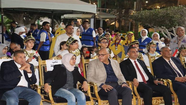 عريس وعروسه في افتتاح المتحف المصري الكبير بالقليوبية 