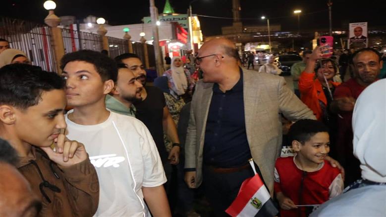 عريس وعروسه في افتتاح المتحف المصري الكبير بالقليوبية 