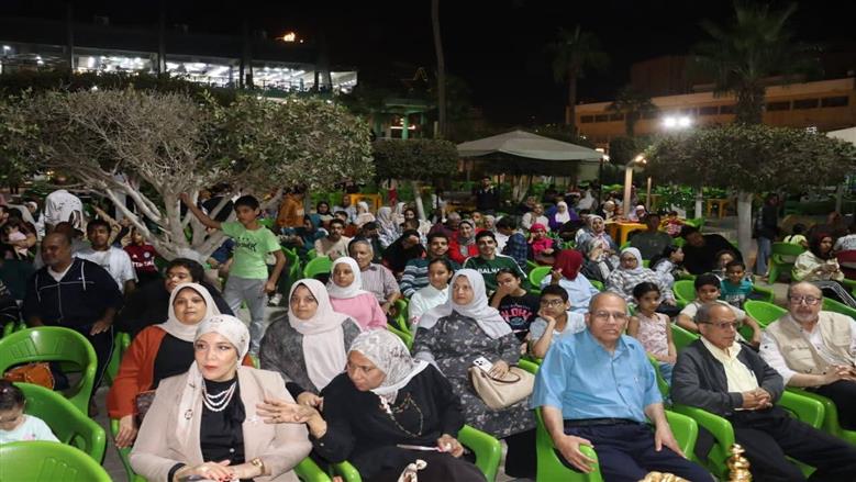 عريس وعروسه في افتتاح المتحف المصري الكبير بالقليوبية 