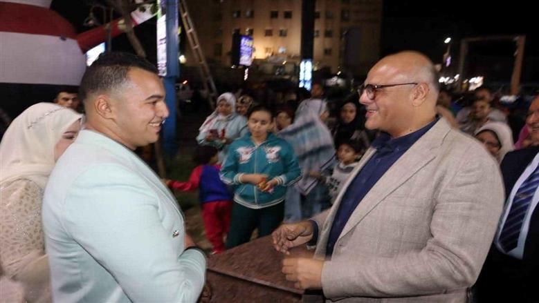 عريس وعروسه في افتتاح المتحف المصري الكبير بالقليوبية 
