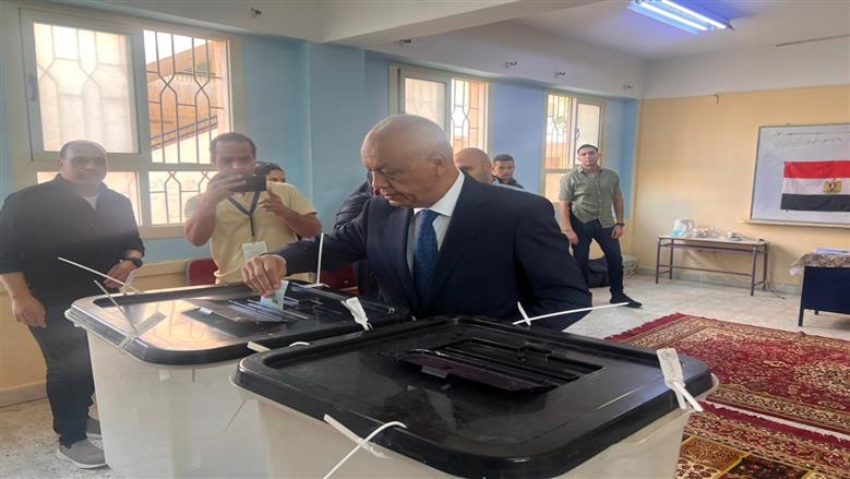 مصطفى بكري يدلي بصوته