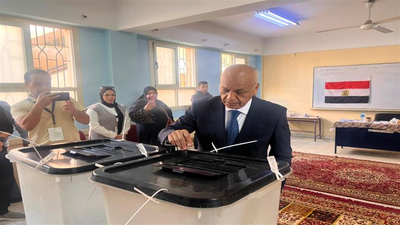 مصطفى بكري يدلي بصوته