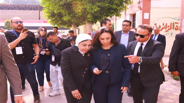 وزيرة التضامن تدلي بصوتها