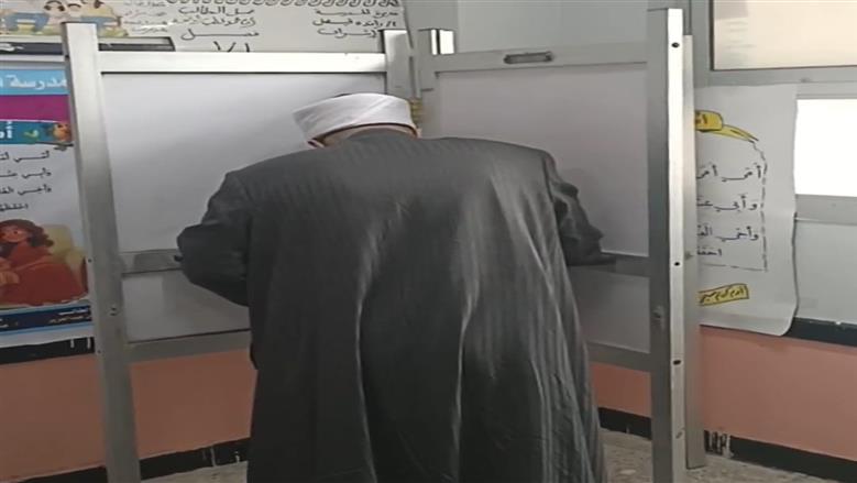 مفتي الجمهورية الأسبق يدلي بصوته في الانتخابات البرلمانيه