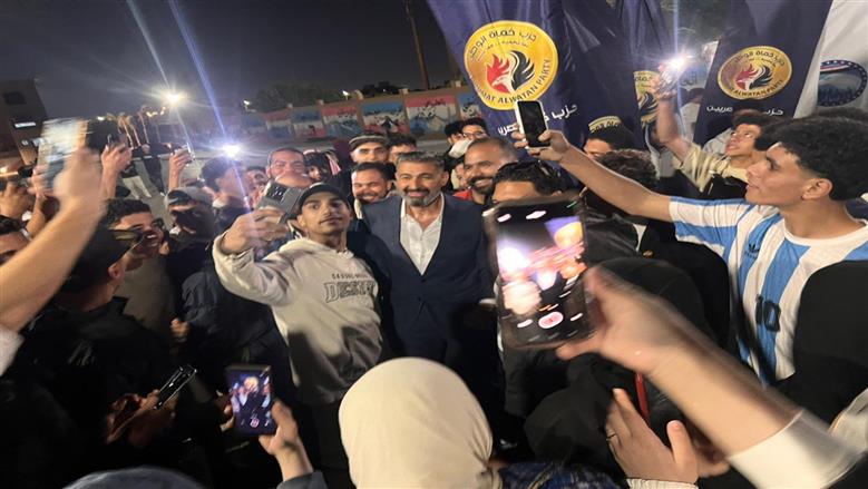 الفنان ياسر جلال عقب ادلائه بصوته فى انتخابات النواب
