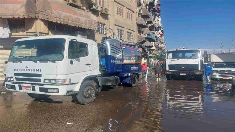 سحب مياه الأمطار من شوارع بورسعيد 