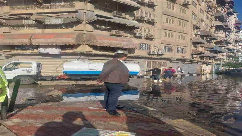 سحب مياه الأمطار من شوارع بورسعيد 