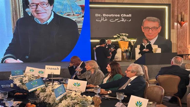 بعد تكريمه.. فاروق حسني يتبرع بجائزة بطرس غالي للسلام لمستشفى أطفال أبو الريش