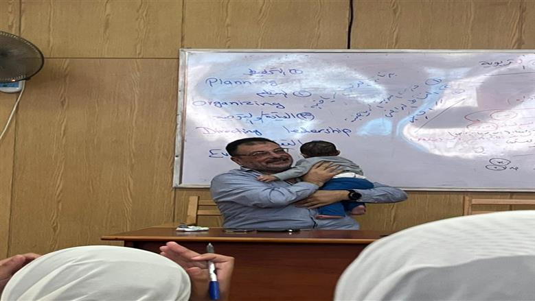 أستاذ جامعي