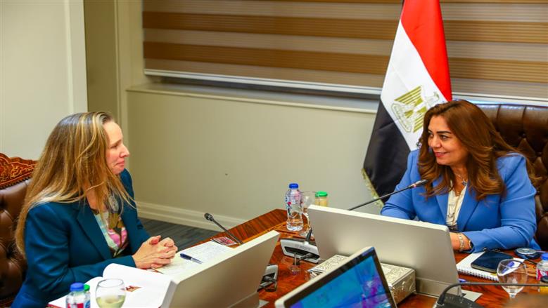 لقاء وزير ة التنمية المحلية بوفد البنك الدولى