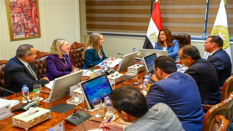 لقاء وزير ة التنمية المحلية بوفد البنك الدولى