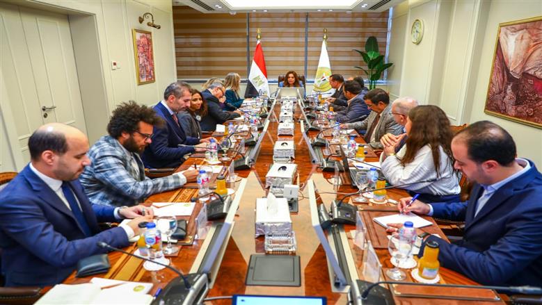 لقاء وزير ة التنمية المحلية بوفد البنك الدولى