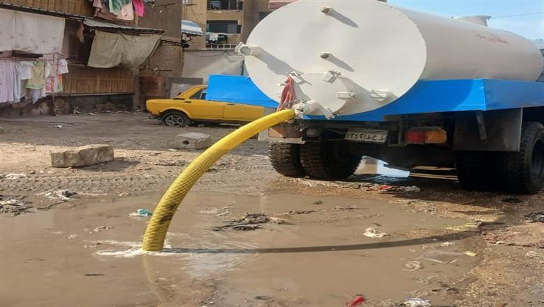 سحب مياه الأمطار الغزيرة من شوارع بورسعيد