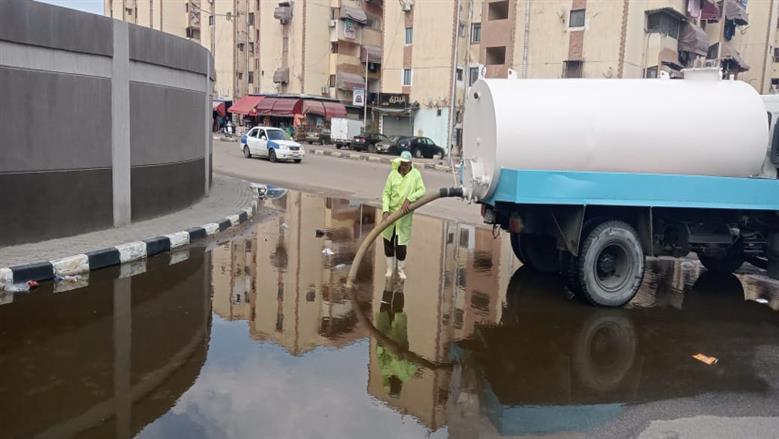 سحب مياه الأمطار الغزيرة من شوارع بورسعيد