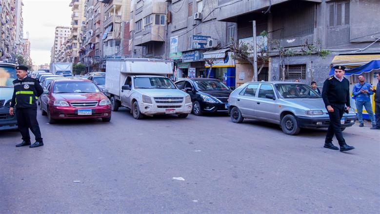  تركيب الإشارة المرورية الجديدة عند مدخل شارع الفلكي