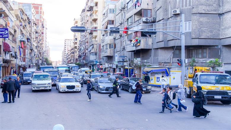 بعد 72 ساعة من جولة محافظ الإسكندرية بالفلكي… تركيب الإشارة المرورية الجديدة