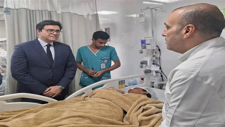 وزير الثقافة يزور مصابي حادث إسنا ويأمر بتوفير رعاية كاملة لهم