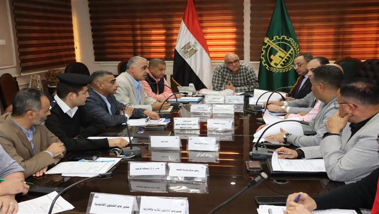 اجتماع محافظ القليوبية 