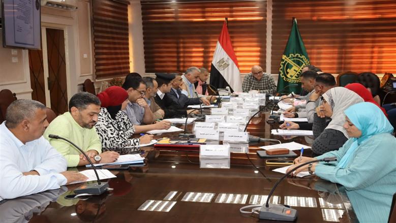 اجتماع محافظ القليوبية 
