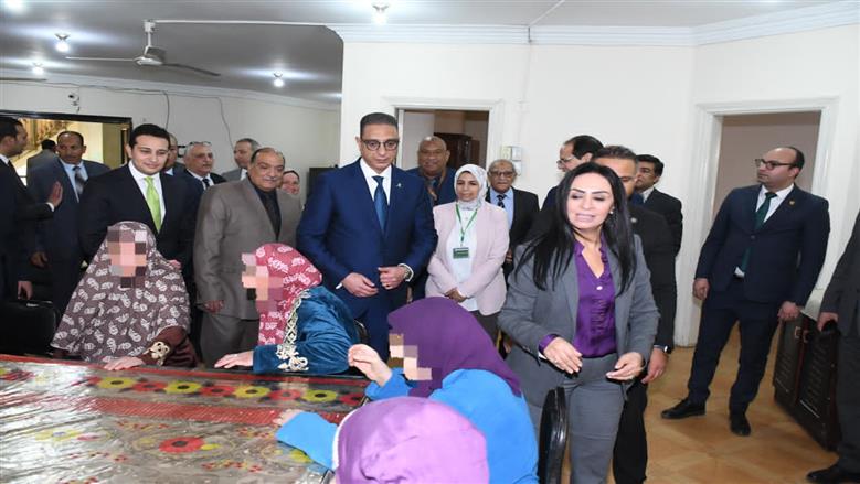 وزيرة التضامن تزور دار أبو بكر للمسنين بالفيوم