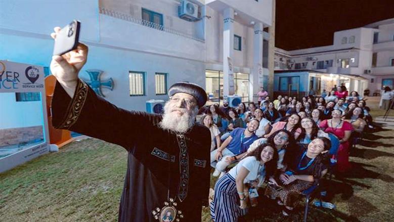 «البابا» فى عيون الشباب.. قائد ملهم وصاحب رؤية تبني جيلا واعيا