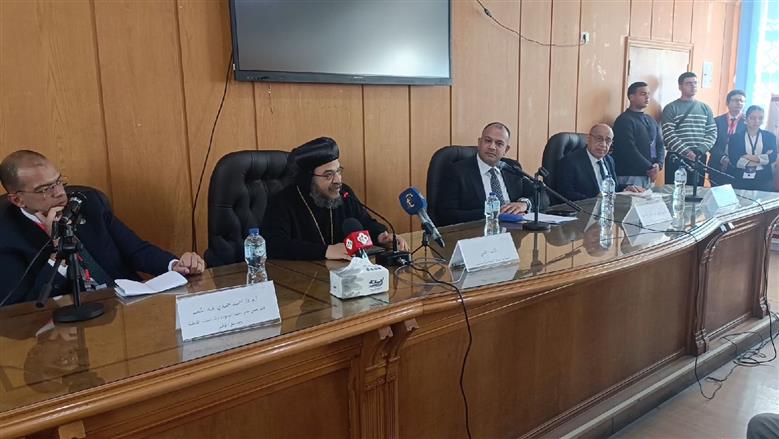 الأنبا بافلي وعميد كلية الآداب يفتتحان أول مؤتمر للدراسات القبطية في جامعة الإسكندرية