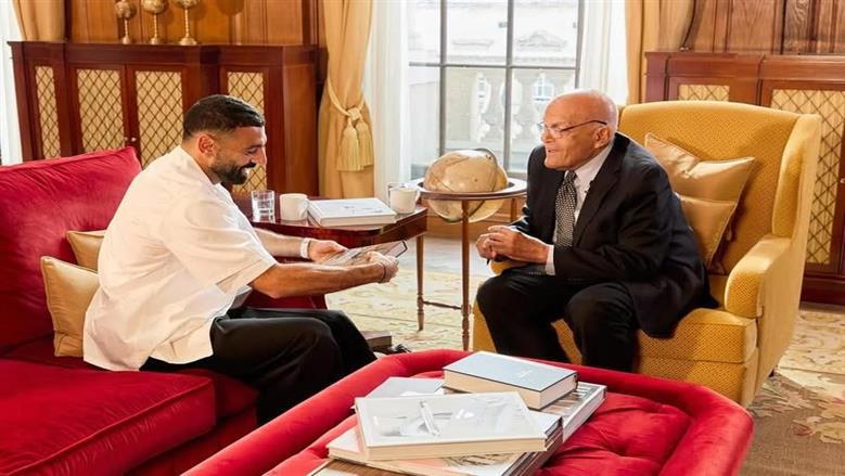 «إلى مو».. حكاية كتاب وقع عليه مجدي يعقوب وأهداه لمحمد صلاح