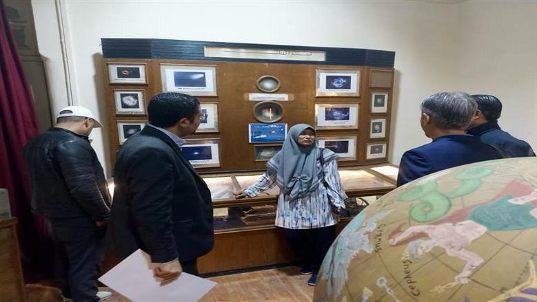 الأزهر ينظم زيارة ميدانية لمعهد البحوث الفلكية للباحثين الماليزيين.. صور