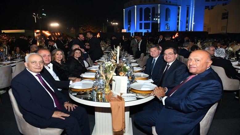 مستشفى الناس تحتفل بتدشين أول وأكبر مركز مجاني لزراعة الكبد بالشرق الأوسط وتعلن تحولها لمدينة طبية.. الحفل أذيع على قناة النهار ببرنامج الإعلامية لميس الحديدي.. وأحيته النجمة آمال ماهر بشعار