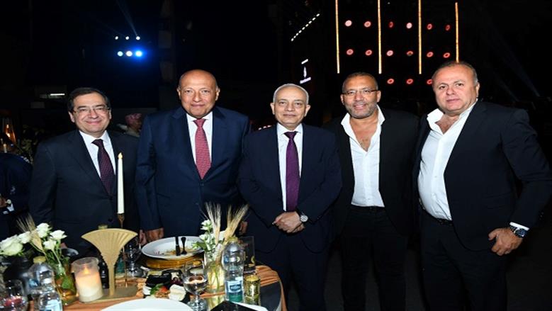 مستشفى الناس تحتفل بتدشين أول وأكبر مركز مجاني لزراعة الكبد بالشرق الأوسط وتعلن تحولها لمدينة طبية.. الحفل أذيع على قناة النهار ببرنامج الإعلامية لميس الحديدي.. وأحيته النجمة آمال ماهر بشعار