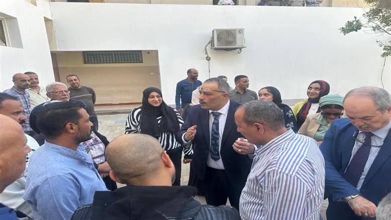 رئيس مياه الشرئيس مياه الشرب والصرف الصحي بالقناة رب والصرف الصحي بالقناة