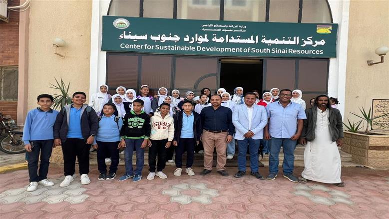 «بحوث الصحراء» يستقبل وفودا طلابية للتدريب على التنمية الزراعية المستدامة